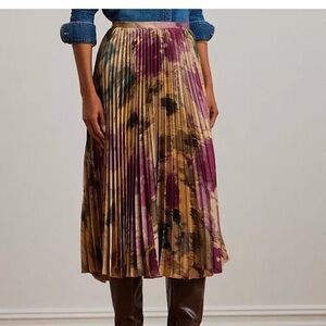 Lauren Women's Ralph Lauren Pleated Satin Midi Skirt - Size 6 

EUC